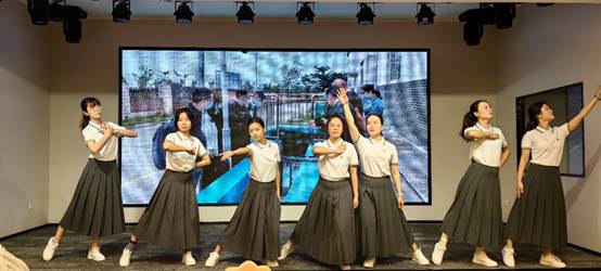图片包含 照片, 女人, 蛋糕, 人们
AI 生成的内容可能不正确。